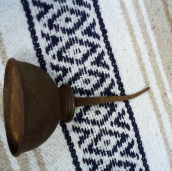 VINTAGE OIL CAN WITH TWIST OFF - Picture 9 of 9